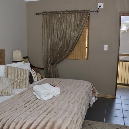Two Bells Guest House Μπλουμφοντέιν Εξωτερικό φωτογραφία
