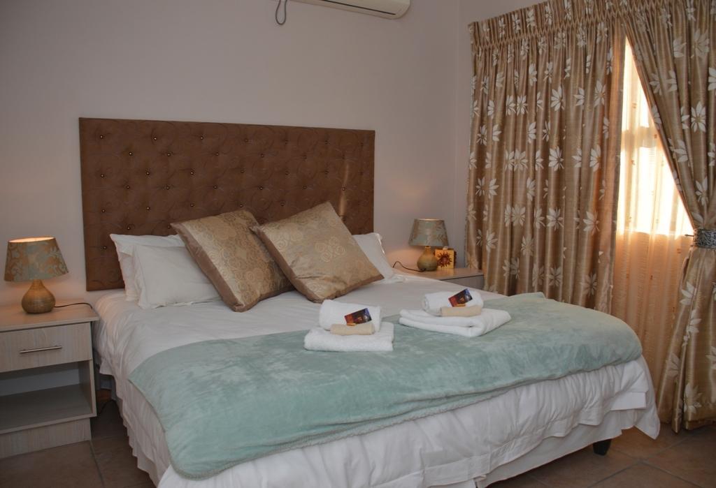 Two Bells Guest House Μπλουμφοντέιν Εξωτερικό φωτογραφία