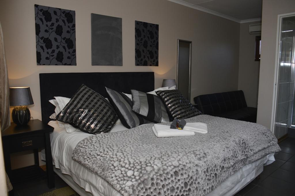 Two Bells Guest House Μπλουμφοντέιν Εξωτερικό φωτογραφία